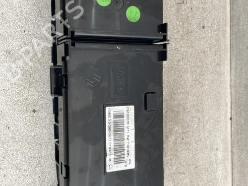 climate-control-renault-megane-iii-hatchback-bz01_-b3_-2008-30670161 main image