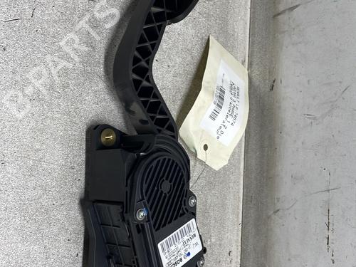 pedal-renault-laguna-iii-bt01-2007-2008-2009-2010-2011-2012-2013-2014-2015-32132220 main image