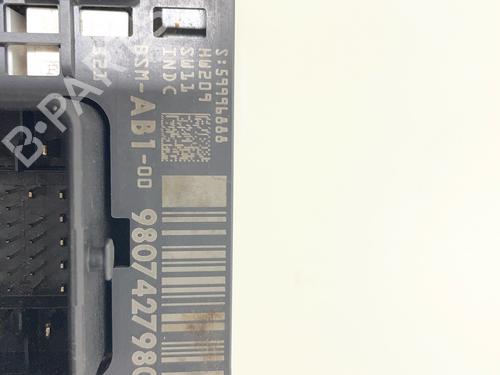 Used Fuse box Fuse box 37451733 37451733