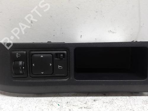 Used Mirror switch NISSAN MICRA III (K12) 1.2 16V (80 hp) 18221599