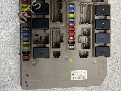 Used Fuse box RENAULT CLIO III (BR0/1, CR0/1) 1.5 dCi (BR17, CR17) (86 hp) 31327676