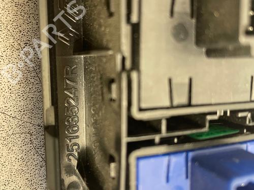 switch-dacia-duster-hs_-2010-2011-2012-2013-2014-2015-2016-2017-2018-34242123 main image