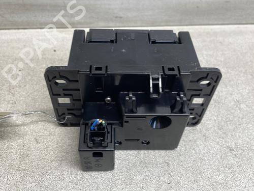 Used Gear lever Gear lever PEUGEOT 308 III (FB_, FH_, FP_, F3_, FM_) BlueHDi 130 (FBYHZL, FBYHZT) (131 hp) 27637720 27637720