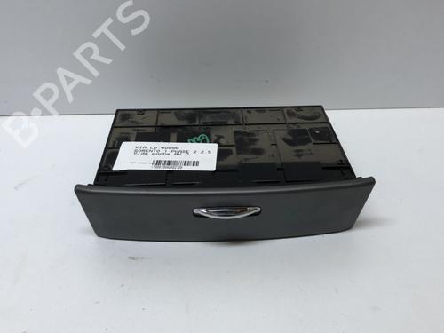 Used Glove box KIA SORENTO I (JC) 2.5 CRDi (170 hp) 18228784