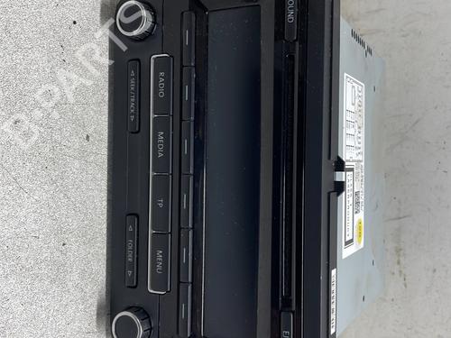 Used Radio Radio VW POLO V (6R1, 6C1) 1.2 (70 hp) 32775788 32775788