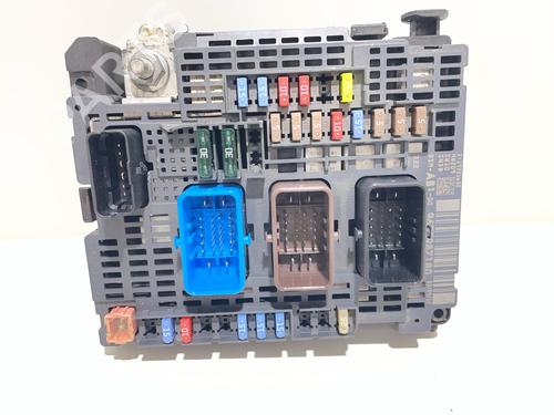 Used Fuse box Fuse box 37451742 37451742