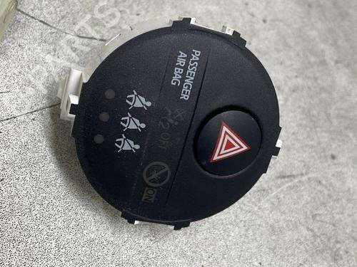 Used Warning switch TOYOTA YARIS (_P13_) 1.0 (KSP130_, KSP130) (69 hp) 30777588