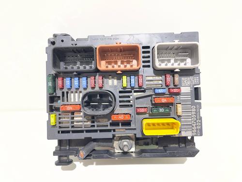 Used Fuse box Fuse box 37451714 37451714