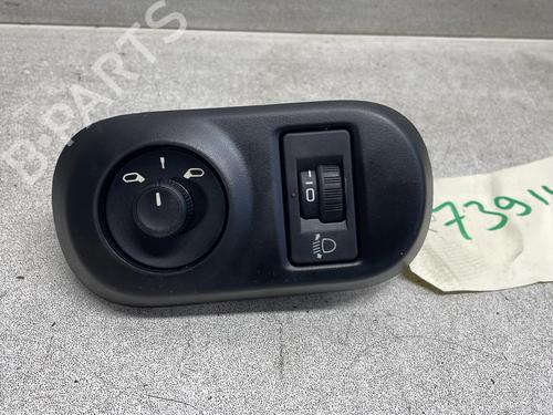 Commande retroviseurs CITROËN C4 CACTUS 1.6 BlueHDi 100 (99 hp) 31088475