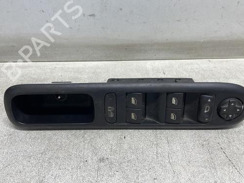 Used Left front window switch PEUGEOT 5008 (0U_, 0E_) 1.6 HDi (112 hp) 27675863