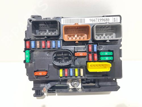 Used Fuse box Fuse box 37451716 37451716