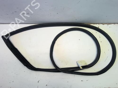 Used Rubber door seal BMW 1 (F21) 116 d (116 hp) 18210367