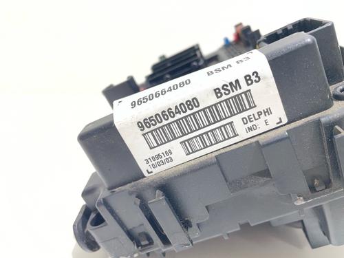 Used Fuse box Fuse box 37451727 37451727