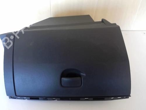 Used Glove box RENAULT CLIO III (BR0/1, CR0/1) 1.5 dCi (C/BR0G, C/BR1G) (68 hp) 18208987