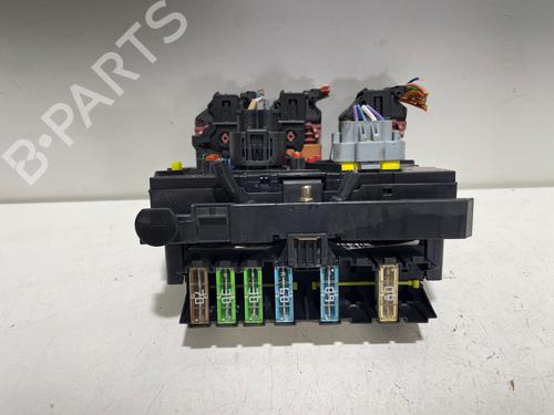 Used Fuse box Fuse box 38681151 38681151