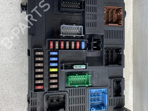 Used Fuse box PEUGEOT 308 SW II (LC_, LJ_, LR_, LX_, L4_) 1.6 BlueHDi 120 (120 hp) 27637717
