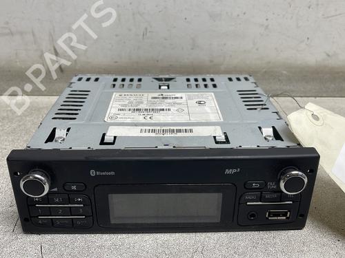 Used Radio RENAULT MASTER III Van (FV) 2.3 dCi 100 FWD (FV0A, FV0B, FV0G, FV0K, FV0H) (101 hp) 31637404
