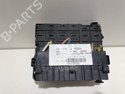 Used Fuse box Fuse box 37451721 37451721