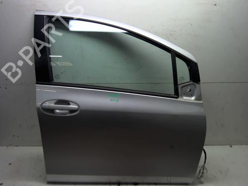 Dør høyre foran TOYOTA YARIS (_P9_) 1.4 D-4D (NLP90_, NLP90R) (90 hp) 25117925