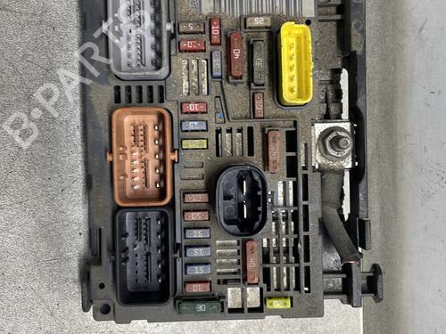 Fuse box PEUGEOT 5008 (0U_, 0E_) 1.6 HDi | BP32004278E1