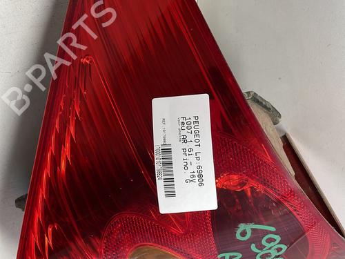 left-taillight-peugeot-1007-km_-2005-25276538 main image