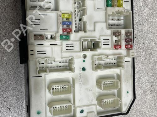 Used Fuse box RENAULT MASTER III Van (FV) 2.3 dCi 100 FWD (FV0A, FV0B, FV0G, FV0K, FV0H) (101 hp) 31640771