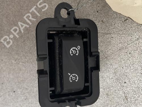switch-renault-megane-iii-hatchback-bz01_-b3_-2008-30670160 main image