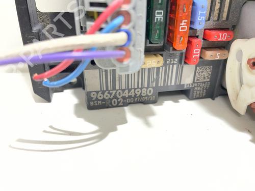 Used Fuse box Fuse box 38057326 38057326