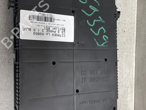 Used Fuse box Fuse box CITROËN C3 III (SX) 1.5 BlueHDi 100 (SXYHYP, SXYHTU) (102 hp) 30484735 30484735