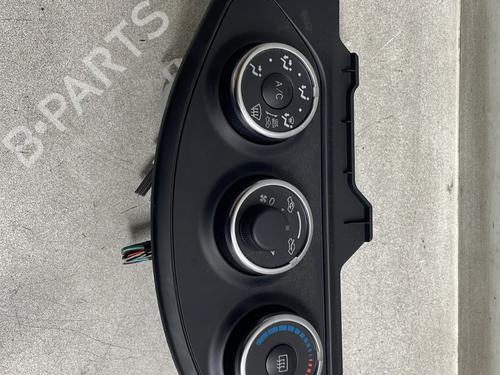 Used Climate control TOYOTA YARIS (_P13_) 1.0 (KSP130_, KSP130) (69 hp) 30777573