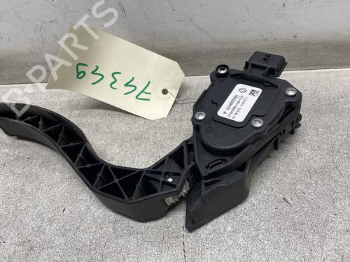 Pedal Pedal RENAULT CLIO IV (BH_) 1.5 dCi 75 (75 hp) 32688132 32688132