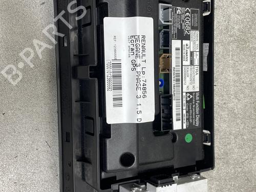 display-monitor-renault-megane-iv-hatchback-b9amn_-2015-33738134 main image