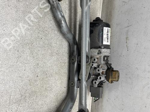 Used Front wipers mechanism Front wipers mechanism RENAULT CLIO IV (BH_) 1.2 TCe 120 (BHAU) (118 hp) 32494590 32494590