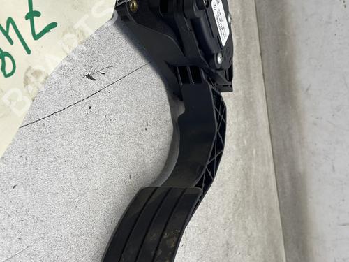 Pedal RENAULT CLIO IV (BH_) 1.2 TCe 120 (BHAU) (118 hp) 32673053
