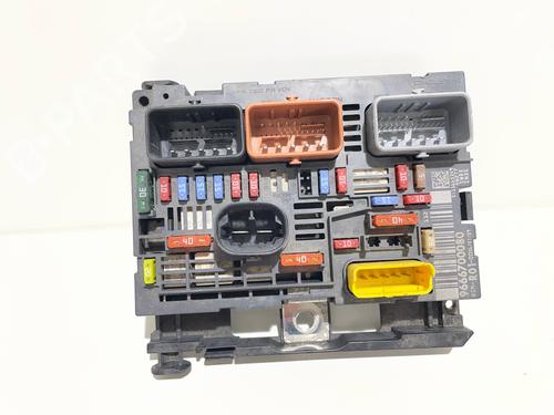 Used Fuse box Fuse box 38057322 38057322