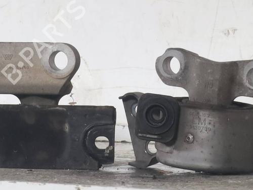 Used Engine mount Engine mount OPEL CORSA D (S07) 1.2 (L08, L68) (69 hp) 33055988 33055988