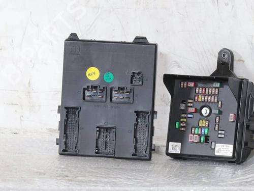 Used Fuse box Fuse box 36774599 36774599