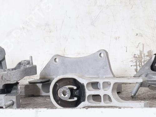 Used Engine mount Engine mount FIAT 600e / 600 (365_, 364_) Electric (156 hp) 34620454 34620454