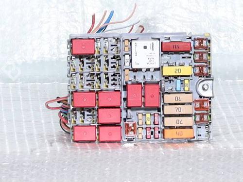 Used Fuse box Fuse box 39022261 39022261