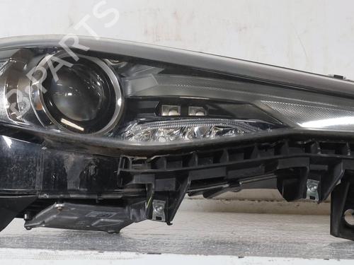 Used Right headlight Right headlight ALFA ROMEO GIULIA (952_) 2.2 D (952AFA25, 952AFM25, 952ALA25) (180 hp) 33284285 33284285