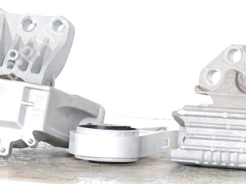 Used Engine mount Engine mount JEEP COMPASS (MP, M6, MV, M7) 1.3 Hybrid 4x4 (240 hp) 29137346 29137346