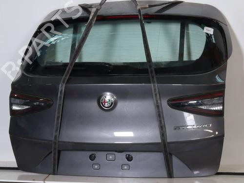 tailgate-alfa-romeo-stelvio-949_-2016-28429607 main image