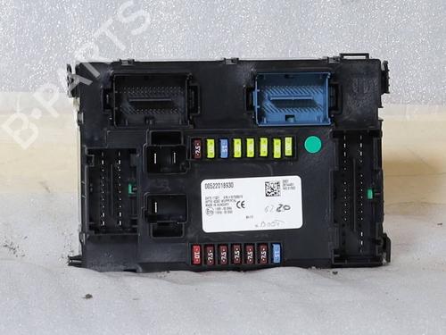 Used Fuse box Fuse box 39261804 39261804