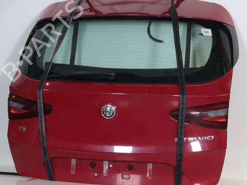 tailgate-alfa-romeo-stelvio-949_-2016-28192766 main image