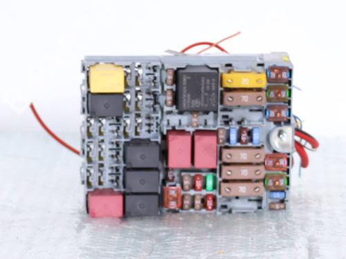 Used Fuse box Fuse box 39199218 39199218