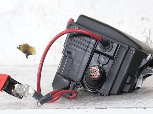 Used Fuse box Fuse box 37258724 37258724