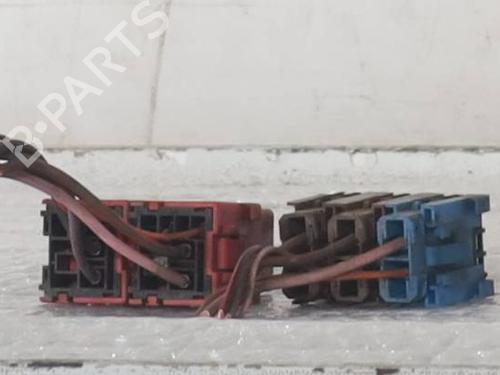 Used Fuse box Fuse box 36774369 36774369