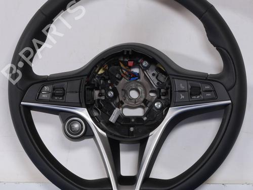steering-wheel-alfa-romeo-giulia-952_-2015-30360913 main image