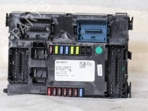 Used Fuse box Fuse box 38684034 38684034