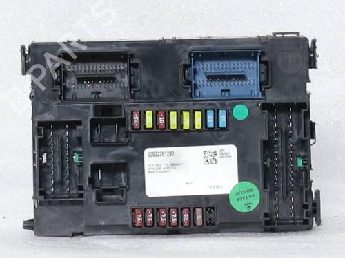 Used Fuse box Fuse box 36798072 36798072